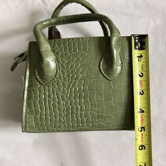 New without tags green faux crocodile mini bag - Picture 6 of 9